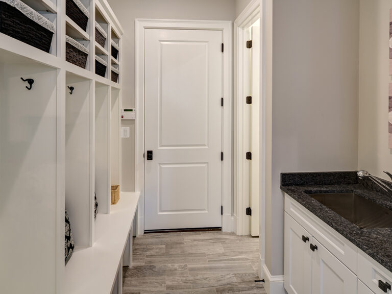 210 7104 Delaware Mud Room 001